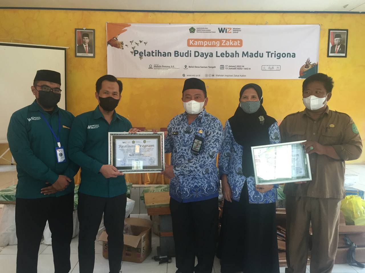 Kemenag dan WIZ Salurkan Bantuan Untuk Kelompok Usaha di Kampung Zakat Santan Tengah