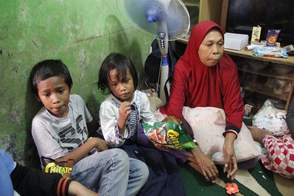 Cerita Enam Anak yang Jadi Yatim Piatu dalam Sehari 