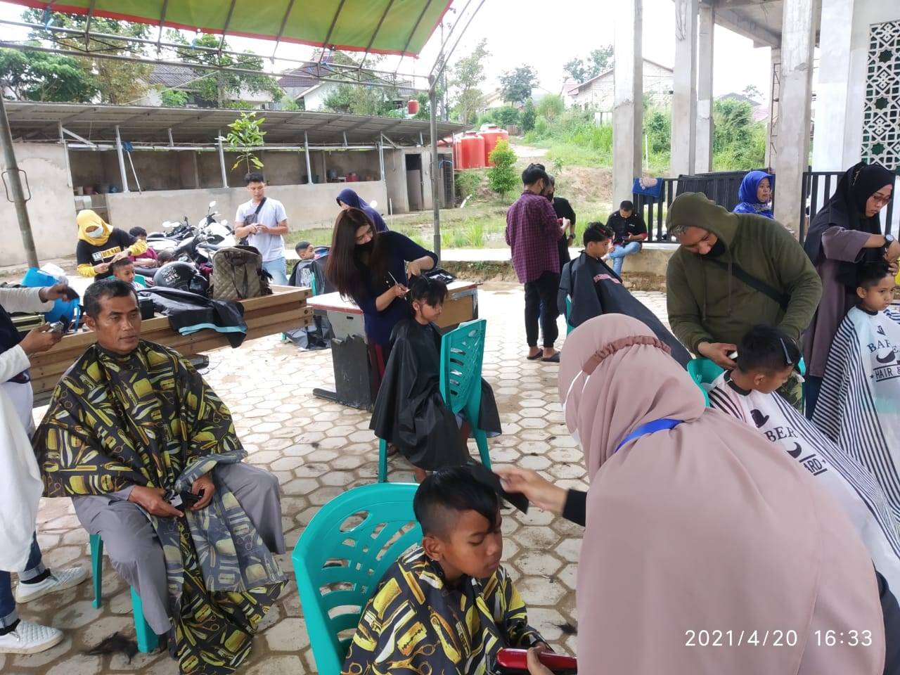 Ramaikan! Cukur Rambut Gratis di Yugo Market Hari ini